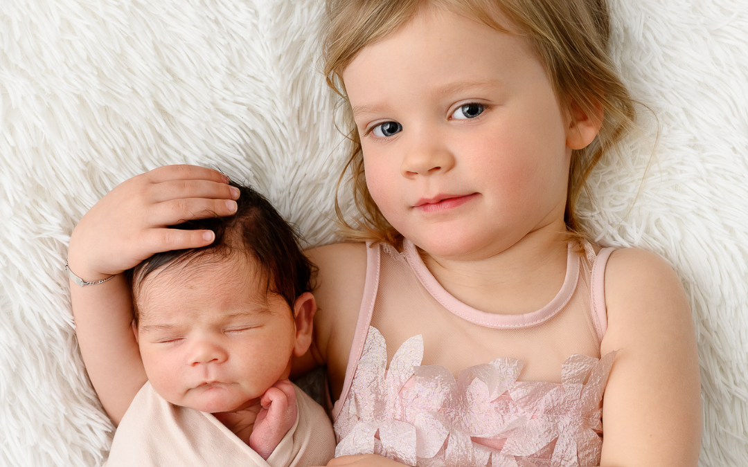 Conseils pour inclure votre aîné à la séance photo nouveau-né en studio à Yverdon