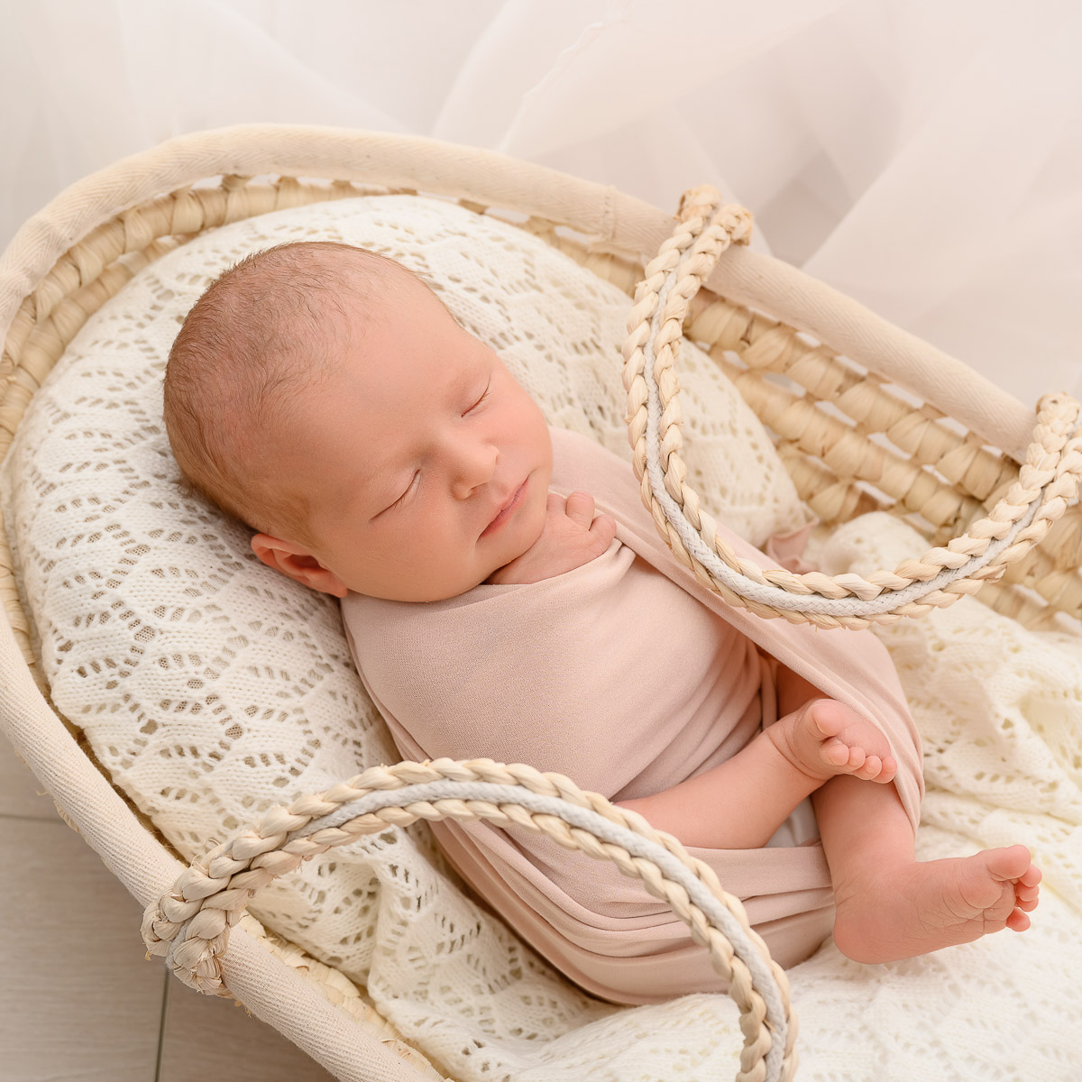 photographe nouveau-né à yverdon en studio