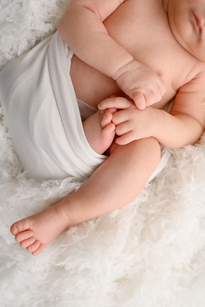 détail de bébé en séance photo près d'yverdon